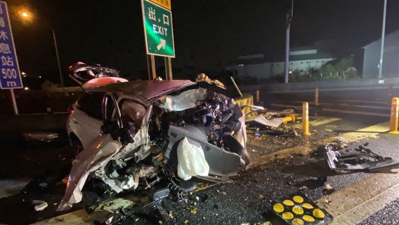 新／自撞分隔島頭「車頭不見」31歲男慘死