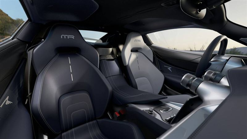 特殊的不對稱座艙設計。（圖／翻攝Rimac網站）