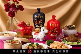 戰酒黑金龍2公升陶罈經典大氣，Q版外型輕巧可愛。（圖／業者提供）