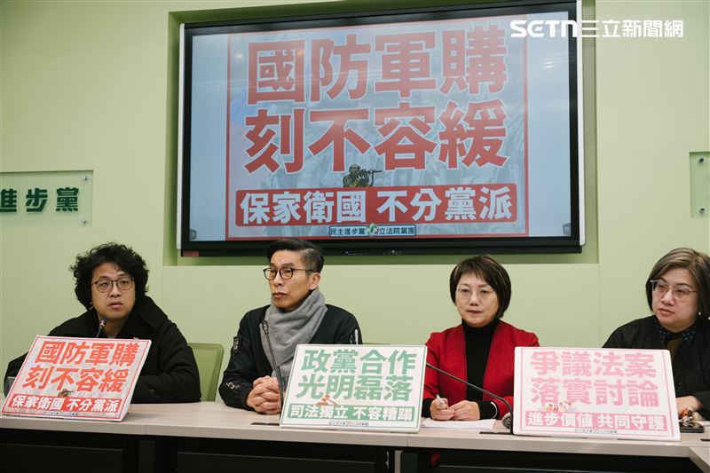 鍾佳濱則說，事故原因有待調查，全民一致支持國防是不變的信念。但敵對勢力會借用各種事件影響社會認知，「我們會審慎看待每一種發言，不會擅自斷論」。（圖／記者楊士誼攝影）