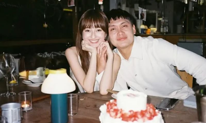 劉基鴻向網紅女友葛昀萱（本名葛盈瑄）求婚成功。（圖／翻攝自IG）