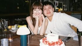 劉基鴻向網紅女友葛昀萱（本名葛盈瑄）求婚成功。（圖／翻攝自IG）