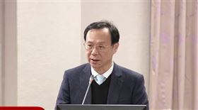 民眾黨立委黃國昌質詢衛福部長石崇良，關於社工性侵案後續。（圖／翻攝自國會頻道YT）