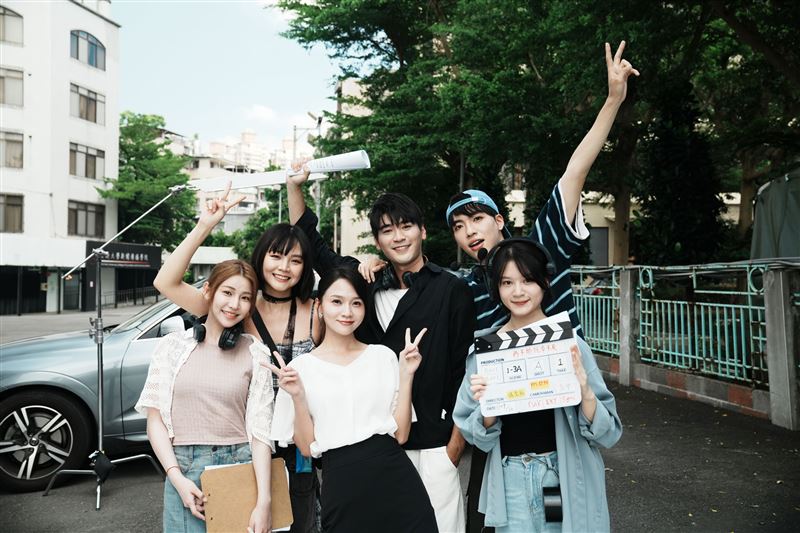 世新大學結合實務課程，拍攝製作直屏微短劇《再不拍就來不及了！》