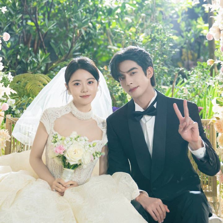 《驕陽似我》由趙今麥（左）、宋威龍（右）主演。（圖／翻攝自驕陽似我微博）