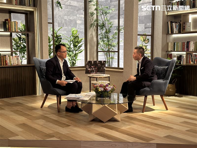 國策研究院副院長郭育仁接受三立新聞《話時代人物》節目主持人鄭弘儀專訪(圖/話時代人物)