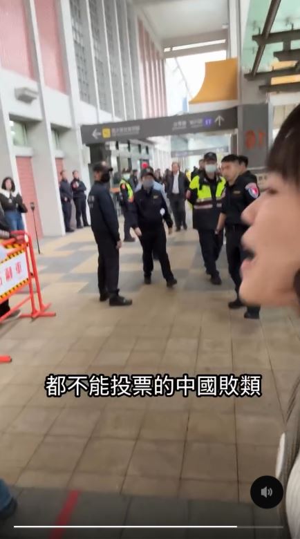 吳欣岱嗆新黨「不能投票的中國敗類」。（圖／翻攝自Threads @hsin_tai）