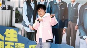 唐從聖在《人生只租不賣》養巨蟒。（圖／CTWANT提供）