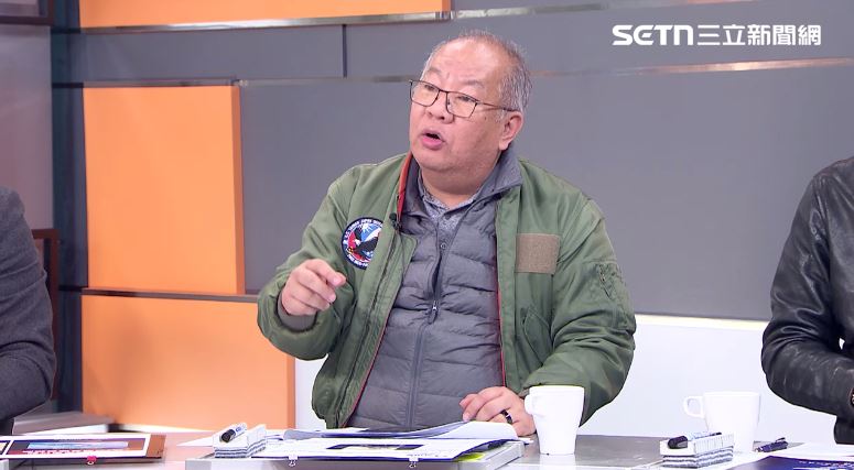 前F16種子教官黃揚德說明軍事議題。（圖／前進新台灣）