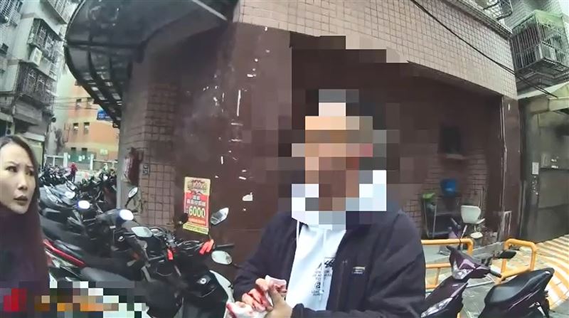 警方發現范男手部有傷。（圖／翻攝畫面）