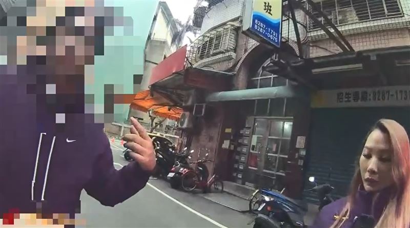 林男到場向警方指認范男。（圖／翻攝畫面）