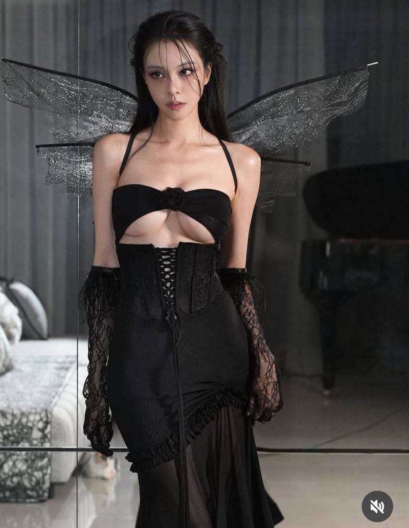 李元玲放送火辣身材。（圖／翻攝自李元玲IG）