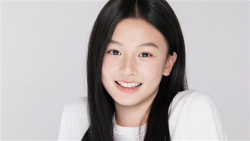 千年一遇15歲美女被挖掘出道！迷人初戀臉