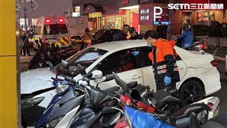 新／北車商圈轎車暴衝！48歲女騎士衰挨撞