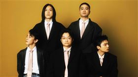 落日飛車。（圖／華納音樂提供）