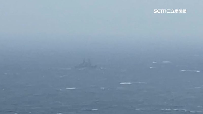 空軍飛官辛柏毅駕駛F-16V戰機,於夜間演訓時突然失聯,軍方大規模搜救中。(圖/翻攝畫面)