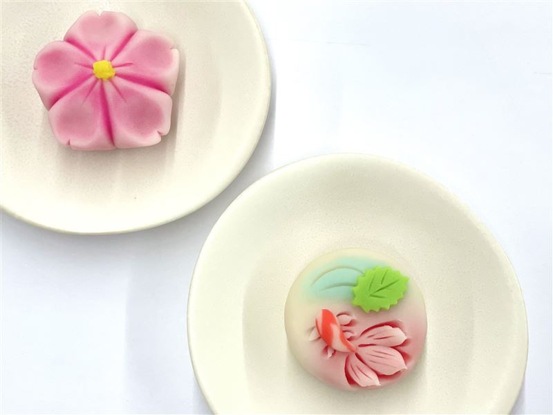 上生菓子櫻花和金魚。(圖/品牌業者提供)