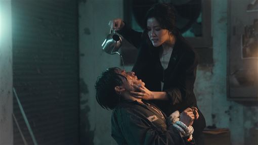 樂團成員慘遭凌虐　囚禁審訊殘酷畫面流出