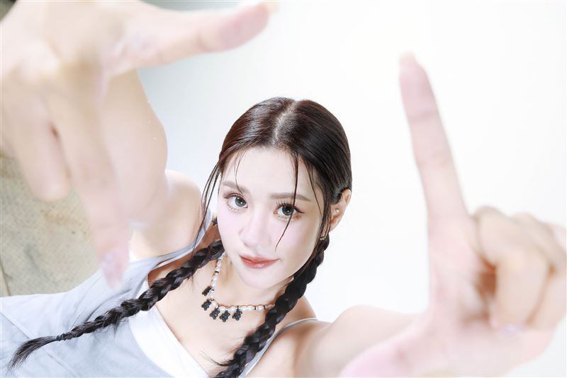 林沁以歌手身分出道，推出新歌〈數到七〉。（圖／首湛創意提供）