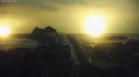 徹夜搜救F-16飛官辛柏毅，鏡頭君直擊「照明彈」劃破夜空。（圖／翻攝自東部海岸國家風景區管理處YouTube）