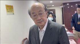 柯建銘現身衛環委員會坐鎮，但面對媒體提問未有回答。（圖／翻攝畫面）