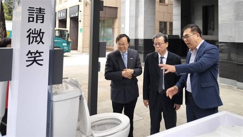 彭啓明揭「一輩子上廁所時間」喊話這件事