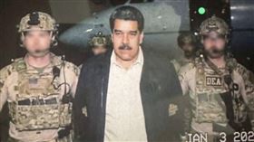 美軍甚至還「複製」馬杜洛的安全屋模擬突襲，讓馬杜洛完全沒有時間躲進安全室，很快就落入美軍手中。（圖／翻攝自白宮X）