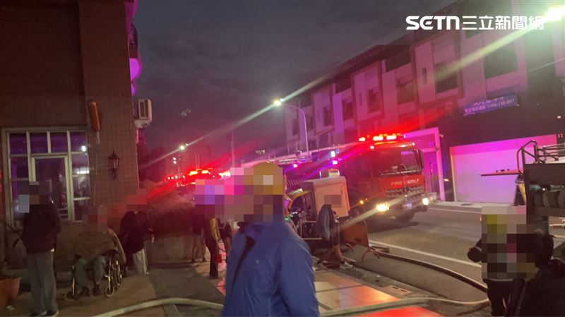 據住戶描述，火災前有聽見吵架聲，將矛頭指向人為縱火；不過，警方矢口否認。（圖／翻攝畫面）