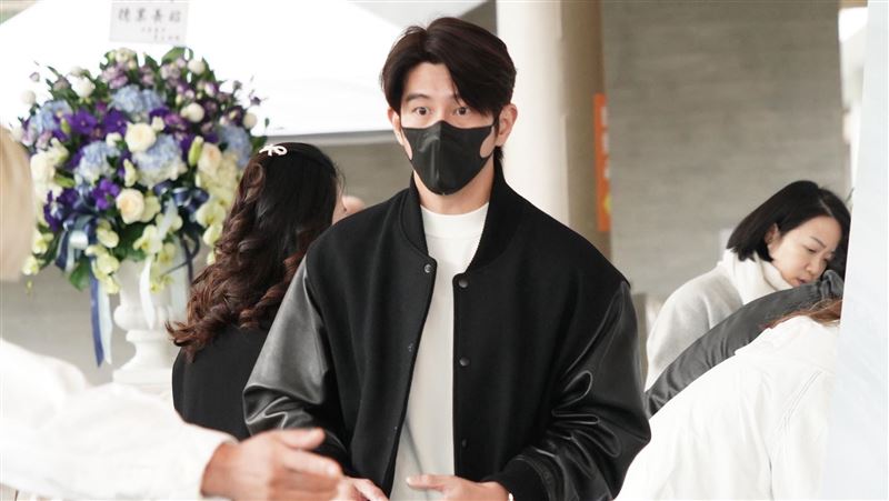 林光寧追思會修杰楷前來致意。（圖／記者趙于瑩攝影）