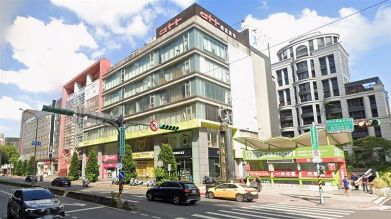 賈永婕公公王明德擁有的「ATT婚宴廣場」都更送件，預計最快1年半~2年後拆除推案，專家估未來住宅1坪180萬起跳。（圖／翻攝自Google Maps）