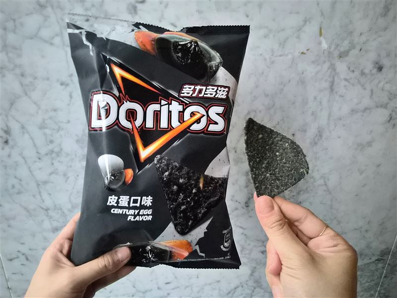 皮蛋多力多滋洗版社群,網友哀號跑好幾家搶不到。(圖/全聯提供)