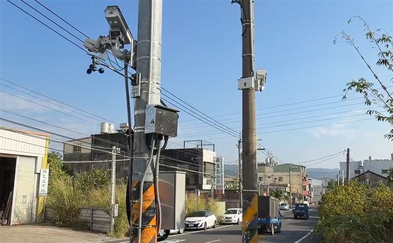 環保局推測,許多年輕人為了前往136縣道、139縣道的山路,避免被測速取締,改走員林山腳路。(圖/翻攝畫面)