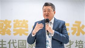 民進黨舉辦「2026新生代國家戰略人才培力營」，副秘書長何博文、中國部主任吳峻鋕在開幕式致詞（圖／民進黨提供） 