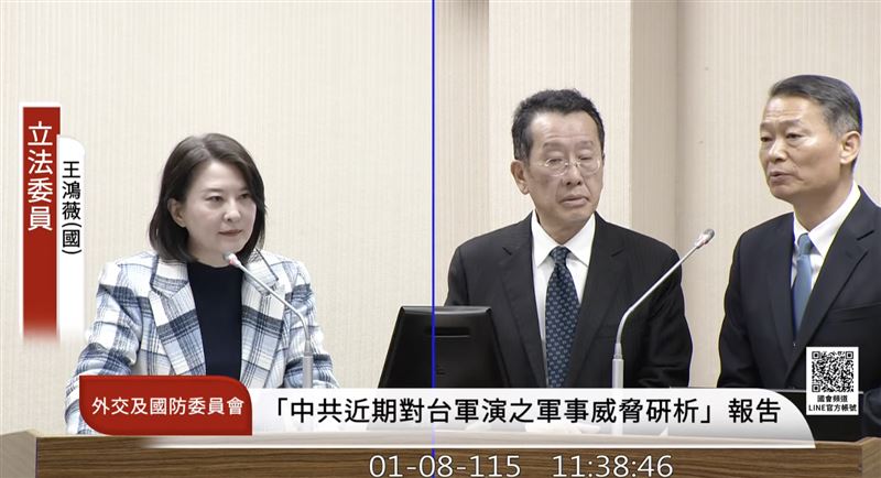 顧立雄（中）透露，防寒衣在民國114年以軍購方式籌補，預計今年3月可以交貨完畢。（圖／翻攝自國會頻道）