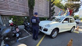 手煞車,離奇,車禍,殯儀館,無人,佛祖車,追撞,路人,台中（圖／翻攝畫面）