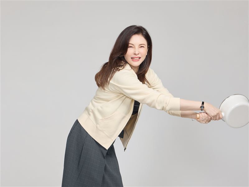 何如芸首次演出舞台劇。（圖／艾彼新創股份有限公司提供）