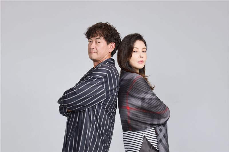 何如芸和柯叔元繼《阿榮與阿玉》之後再度以舞台劇《婚內失戀》合作。（圖／艾彼新創股份有限公司提供）