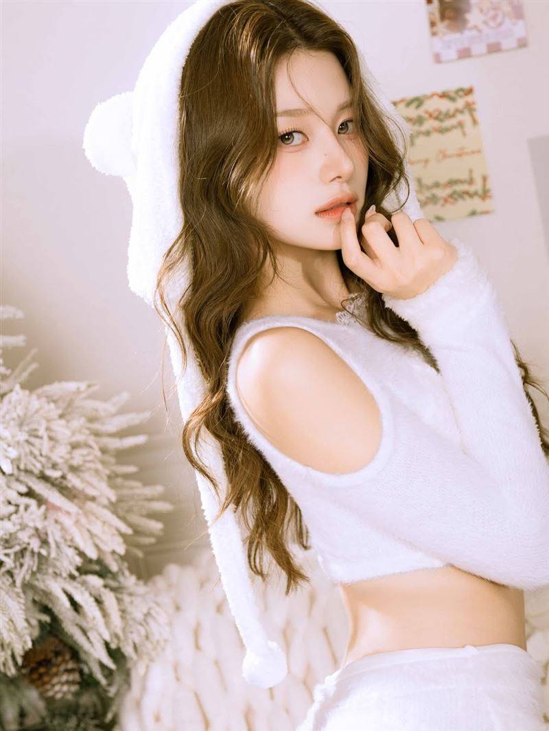 韓籍啦啦隊女神李藝斌外型亮眼頗受台韓兩地球迷喜愛。（圖／翻攝自IG @1eeyebin_）