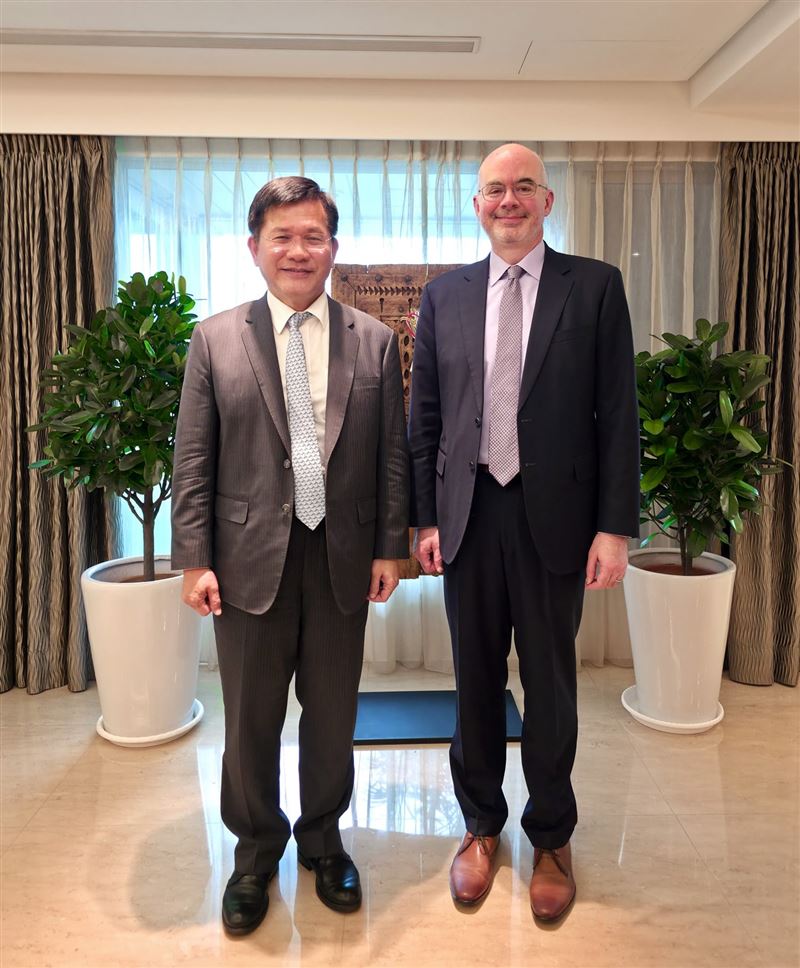 AIT臉書秀出谷立言與林佳龍會晤合照。(圖/翻攝自AIT臉書)