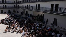 緬甸妙瓦底地區逾七千詐騙份子遭到拘留，準備遣返中國。（資料照/美聯社/達志）