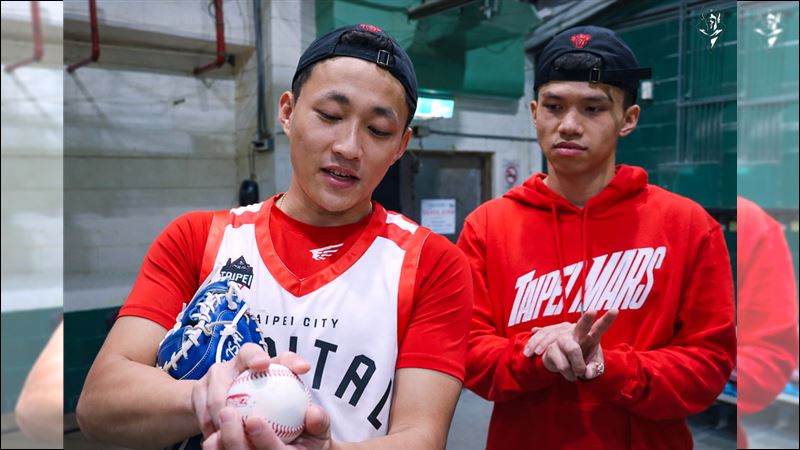 味全龍、台新戰神跨界合作。(圖/臺北台新戰神提供)