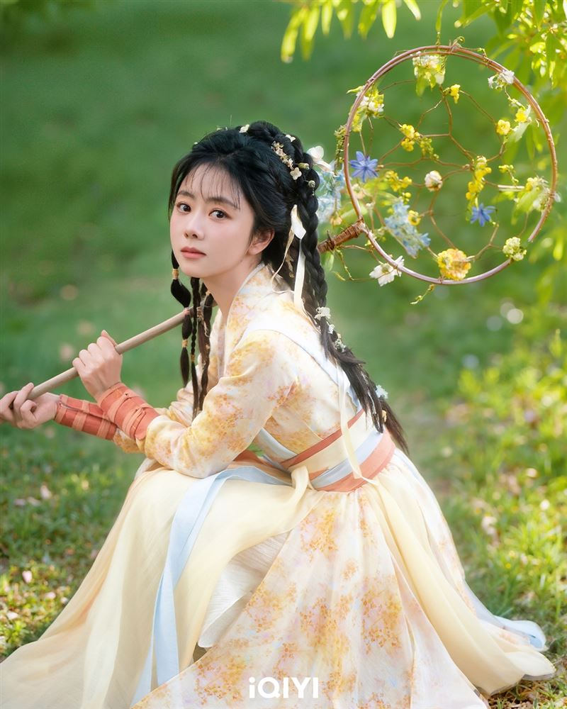 譚松韻飾演人族少女「肖瑤」。(圖/iQIYI愛奇藝國際版提供)