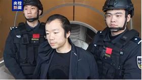 央視公布了陳志遭押下機的畫面。（圖／翻攝自央視）