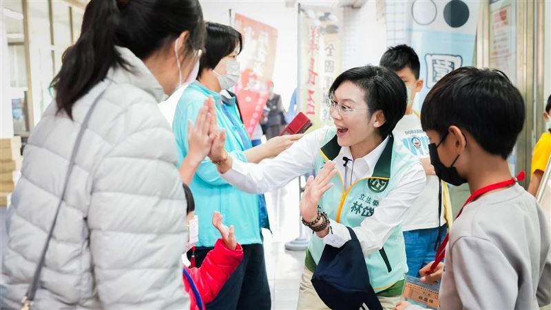 林岱樺挺午餐免費 加碼三大教育投資