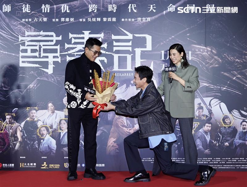 劉冠廷驚喜現身首映會為古天樂獻花。(圖/記者趙于瑩攝影)