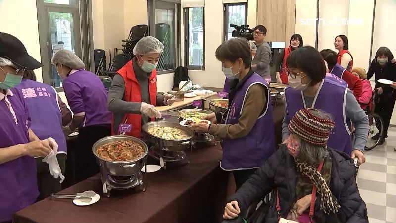 機構提早給長輩吃年菜