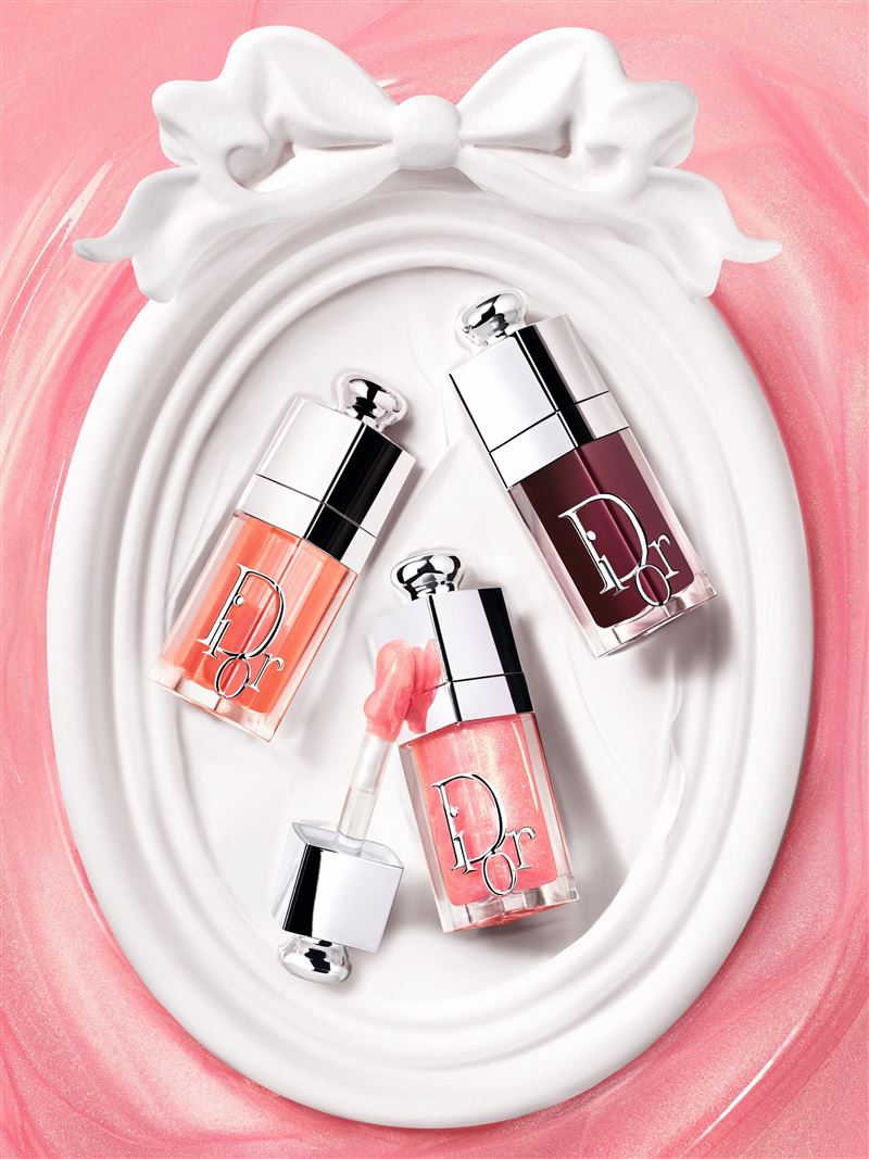 迪奧粉漾水光潤唇釉以糖果色彩為靈感。（圖／品牌業者提供）