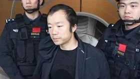 央視公布了陳志遭押下機的畫面。（圖／翻攝自央視）