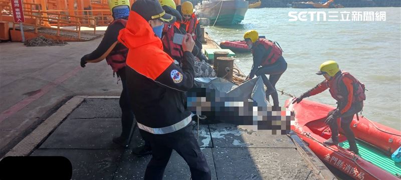 人稱「港都傳奇」宮廟主委金門大橋墜海，搜救3日尋獲遺體。（圖／翻攝畫面）