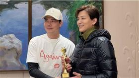 陳曉東（右）與謝天華以《騙我一輩子》分獲男主角與㡪配角獎肯定。（圖／火爆娛樂提供）
